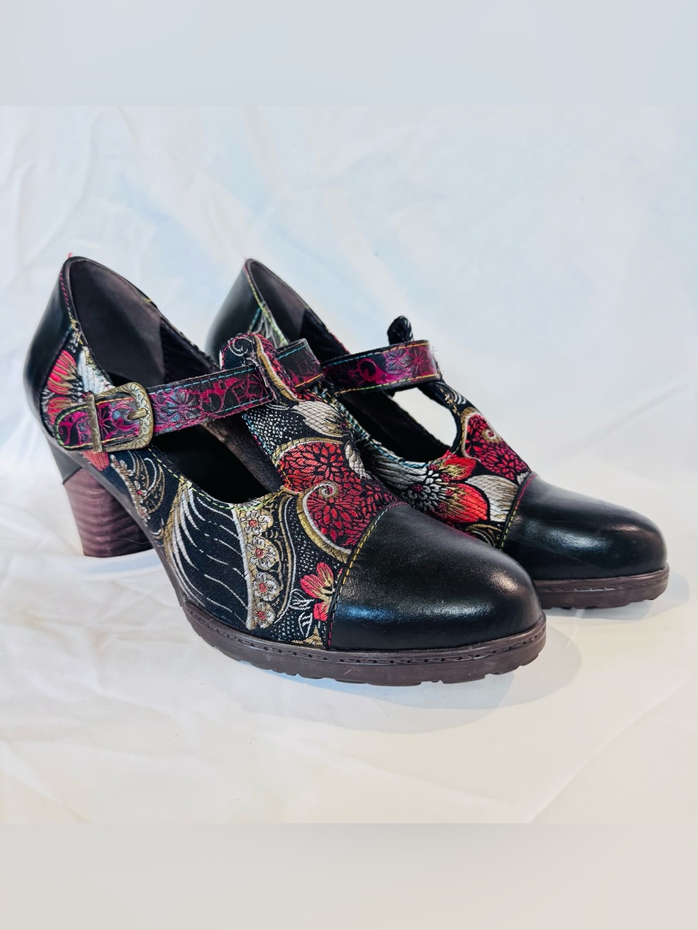 L'Artiste Spring Step T-Strap Mary Jane Pump Women’s Sz 39/8.5 Paisley Floral 3”